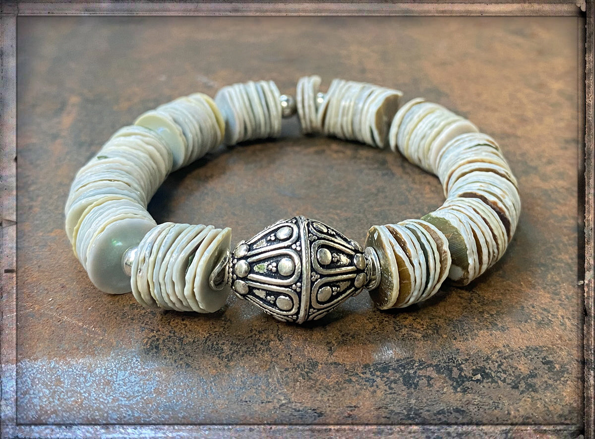 Armband Muschelscheiben Naturfarben Ethno Boho Sterling Silber Dehnbar Unikat