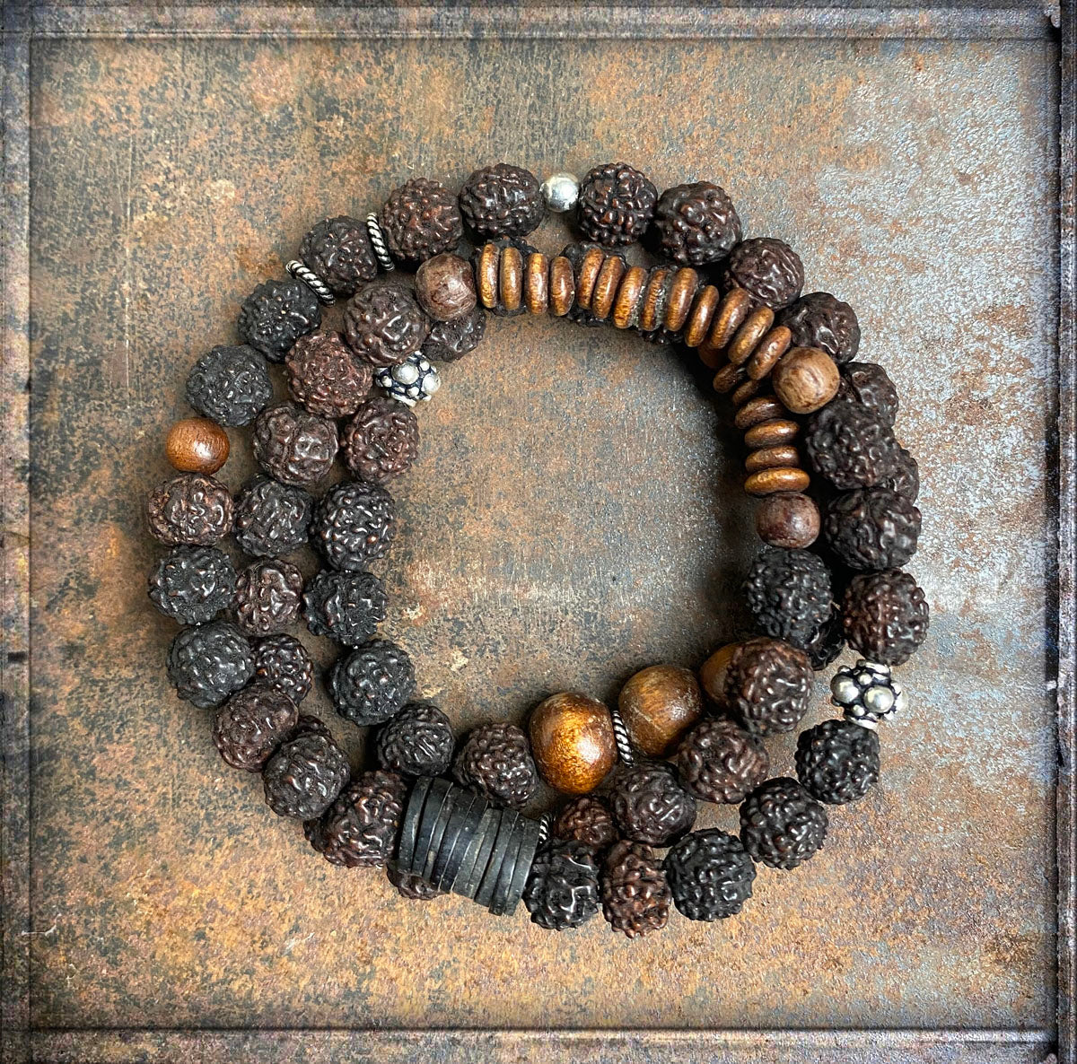 Ethno Boho Armband Dreireihig Rudraksha-Perlen Holzperlen Brauntöne 925 Silber Dehnbar Unisex Unikat