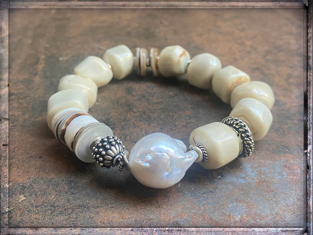 Armband Süßwasserperle Barock Bambuskoralle Naturfarben Sterling Silber Dehnbar Unikat