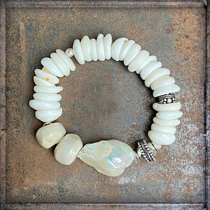 Armband Ethno Boho Süßwasserperle Barock Muscheln Weiß 925 Silber Dehnbar Unikat