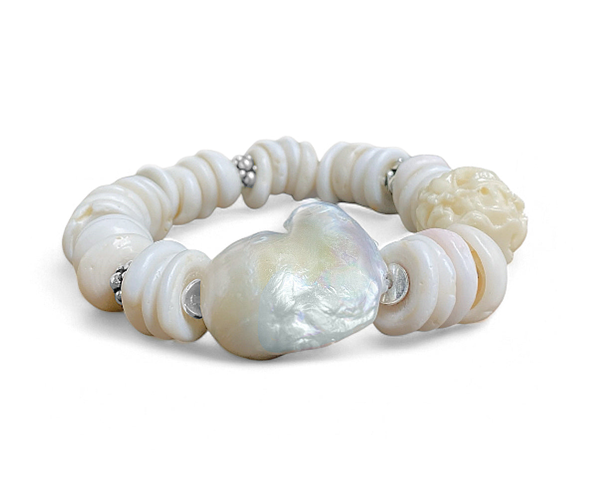 Armband Ethno Boho Süßwasserperle Barock Muschelscheiben Weiß Jadeperle Geschnitzt 925 Silber Dehnbar Unikat