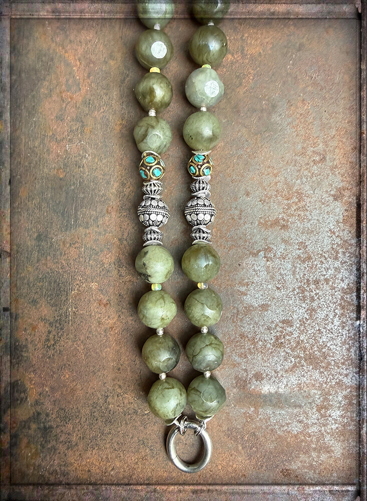 Lange Ethno Labradorit-Kette Oliv Tibetperlen Türkis Opal 925 Silber Handgefertigtes Boho-Unikat