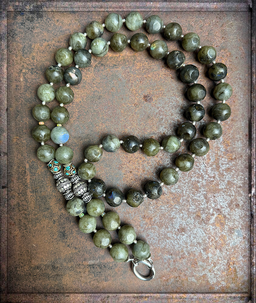 Lange Ethno Labradorit-Kette Oliv Tibetperlen Türkis Opal Sterling Silber Handgefertigtes Boho-Unikat