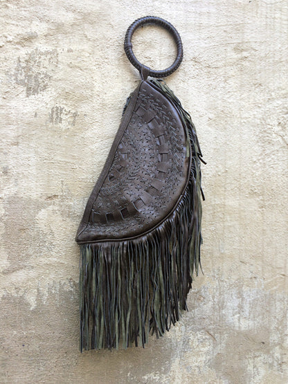 ﻿Fransentasche Boho Clutch Halfmoon Echtes Leder Oliv Handvernähtes Lederpatchwork Lange Fransen