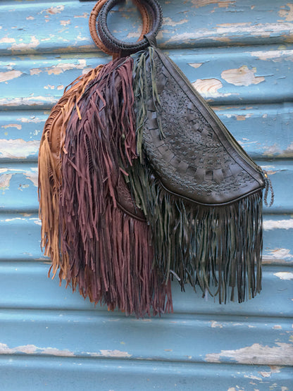 ﻿Fransentaschen Boho Clutch Halfmoon Echtes Leder Handvernähtes Lederpatchwork Lange Fransen Frings