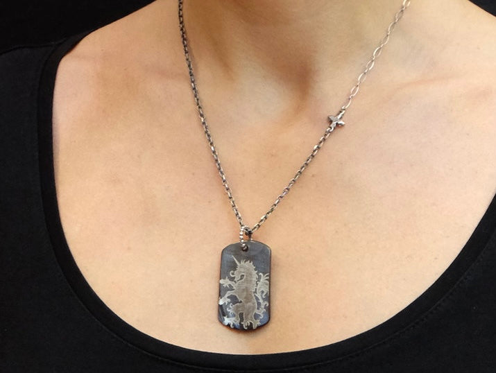 Gem Kingdom Kette Einhorn-Anhänger Perlmutt Grau Graviert 925 Sterling Silber Model
