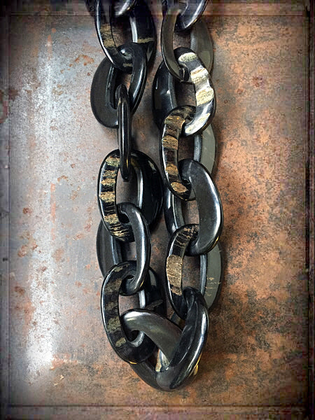 Lange Hornkette Glieder-Design Oval Dunkel 130 cm Statement Unikat