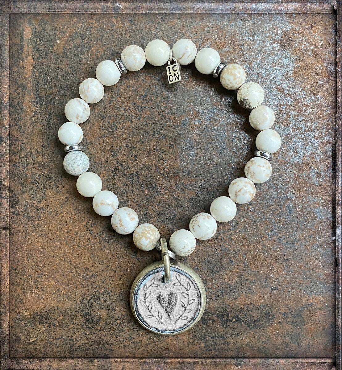 ICON Armband Herz-Amulett Howlith Weiß Dehnbar