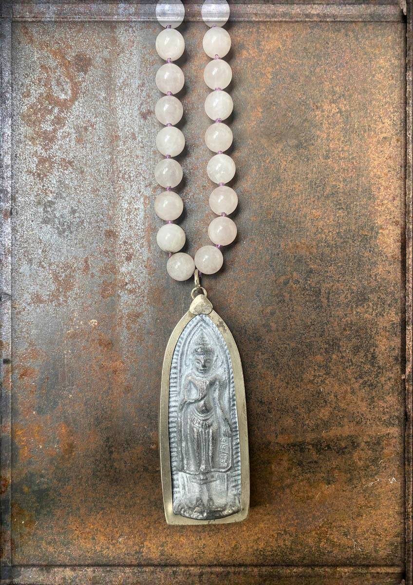 ICON Design Living Buddhakette Buddha-Amulett Gross Länglich Rosenquarz 10 mm 90 cm Lang
