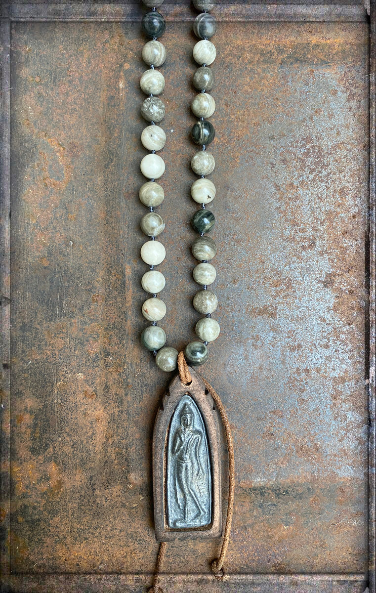 ICON Design Living Buddhakette Amulett Holzfassung Jaspis 10 mm Geknotet 100 cm Lang