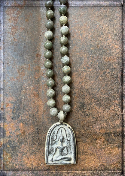 ICON Design Living Buddhakette Buddha-Amulett Gross Jaspis Tea Wood 8 mm 90 cm Lang