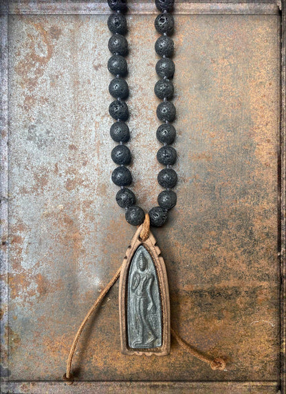 ICON Design Living Buddhakette Holzfassung Lavasteine 10 mm Geknotet 100 cm Lang