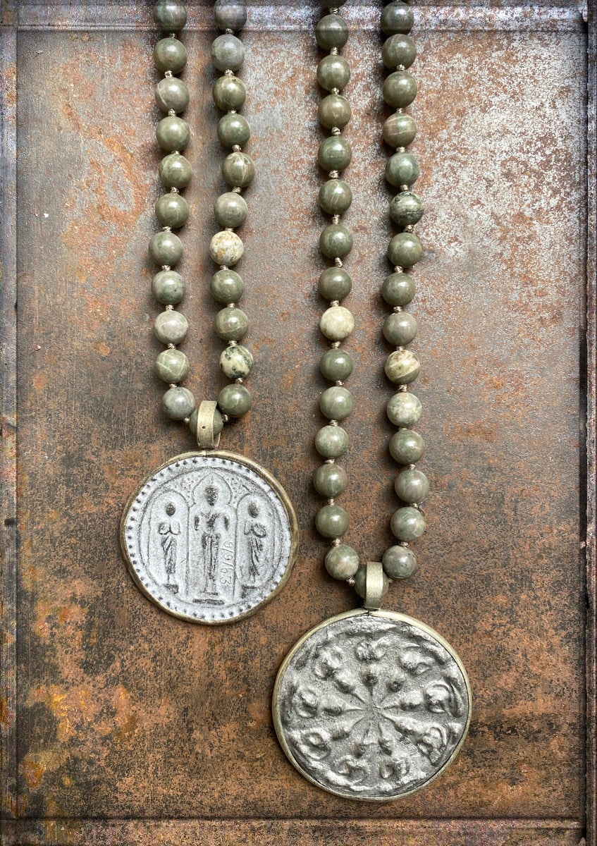 ICON Design Living Buddhakette Amulett Gross Rund Jaspis Tea Wood 8 mm 90 cm Lang Unikat
