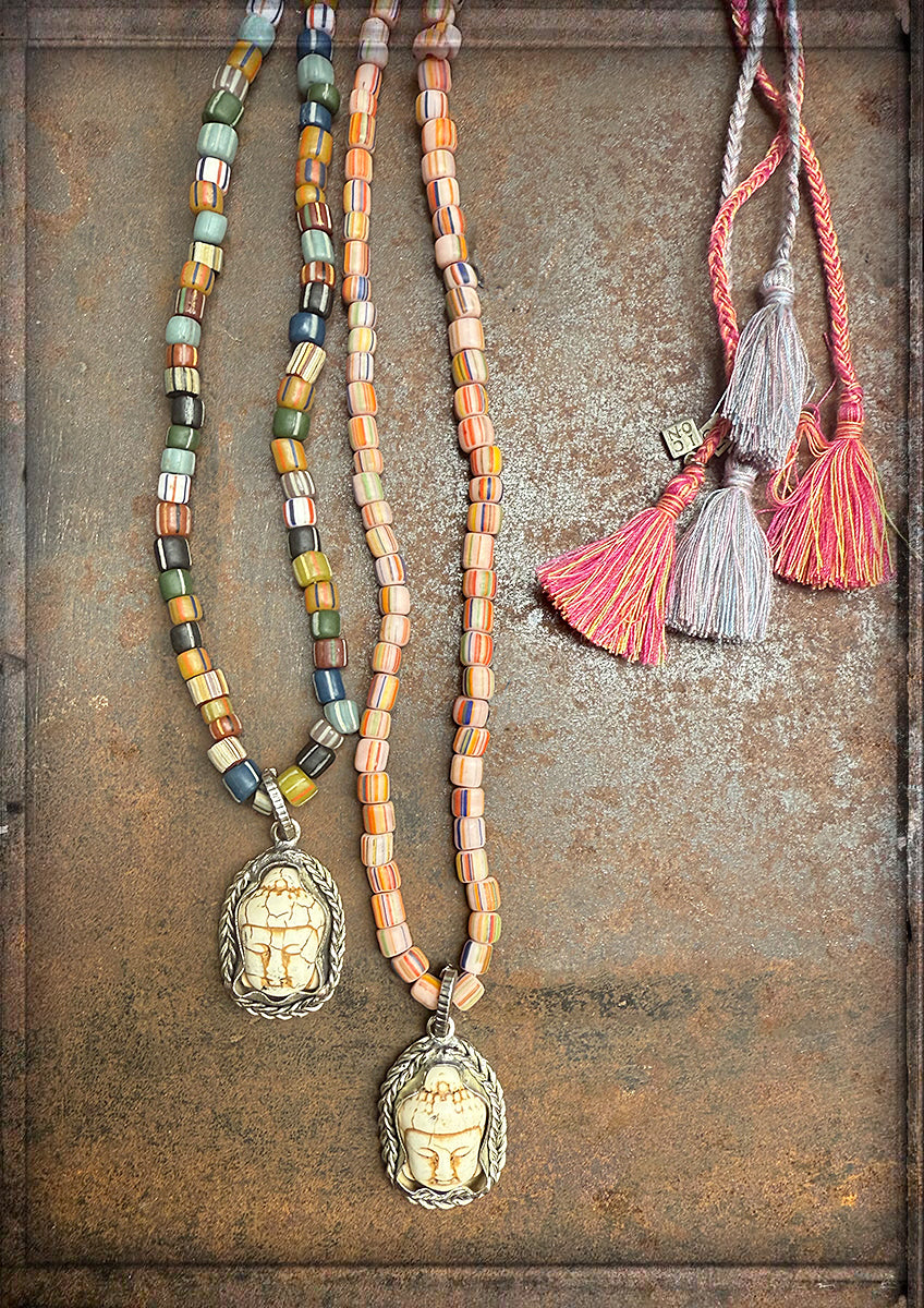 ICON Design Living Buddhaketten Goa Glasperlen Mix Quasten