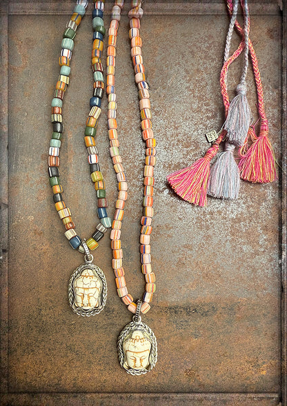 ICON Design Living Buddhaketten Goa Glasperlen Mix Quasten