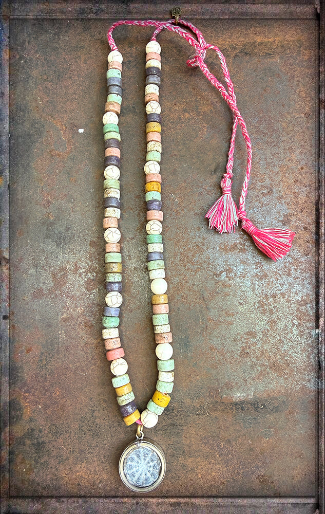 ICON Design Living Kette Quasten Mix Pastell Buddha-Amulett 65 cm Längenverstellbar Boho-Style