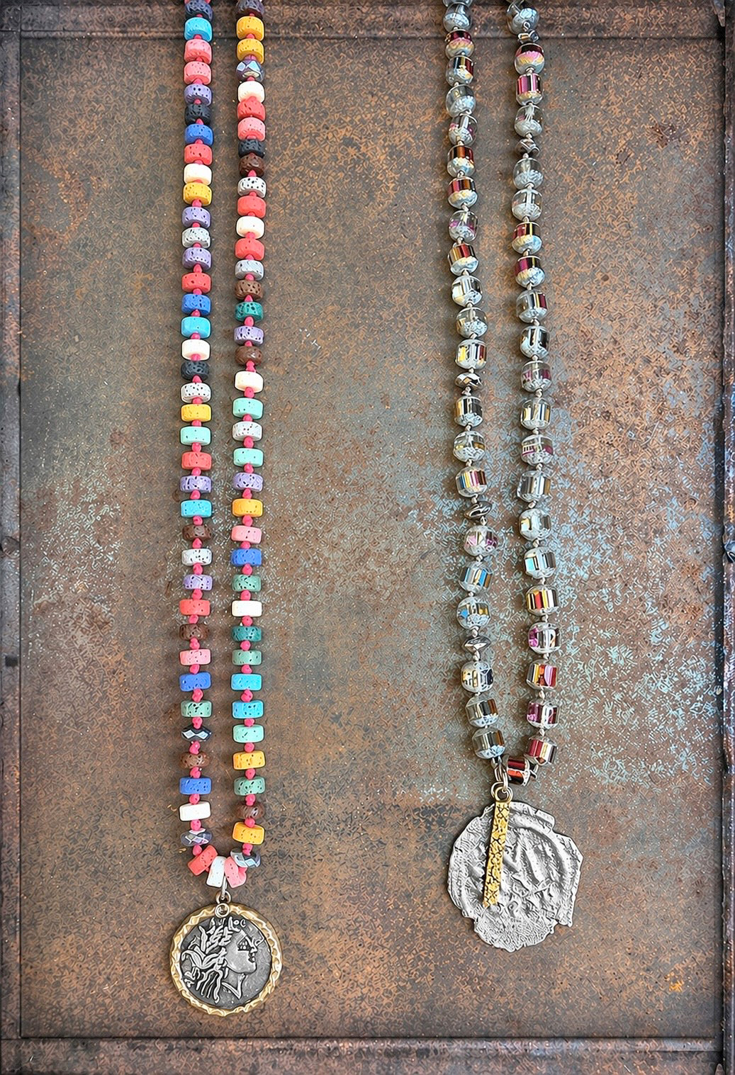 ICON Design Living Kette Lava Multicolor Coin Münz-Anhänger 90 cm Lang