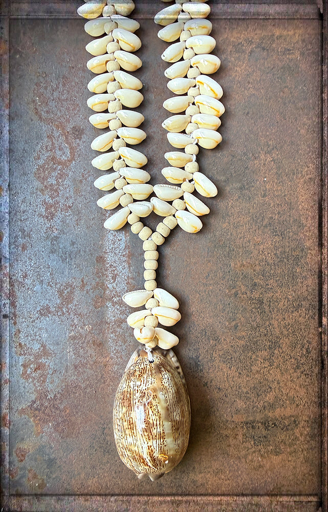 ICON Design Living Muschelkette Großer Tigerkauri-Anhänger 90 cm Lang
