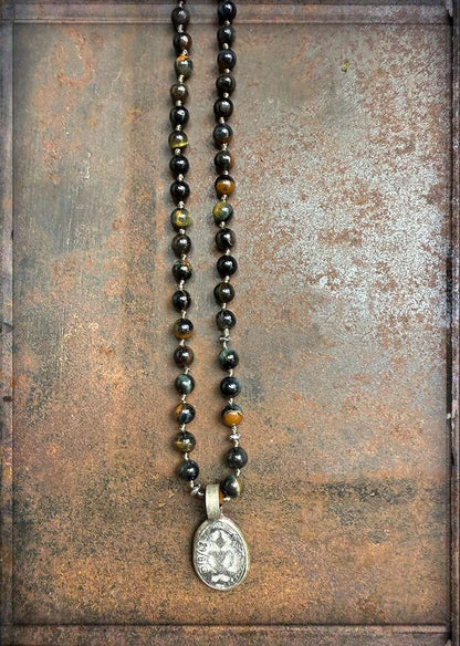ICON Design Living Steinkette Tigerauge Geknotet 90 cm Lang Buddha-Amulett Oval