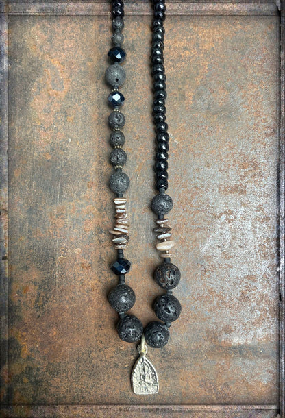 ICON Design Living Kette Buddha Versilbert Lavasteine Muschelscheiben Holzperlen Schwarz 90 cm