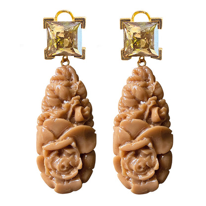Justwin Statement-Ohrringe Camelfarben Florale Resin-Elemente Swarovski-Kristallsteine Sicherheitsbügel Vergoldet 7,4 cm lang