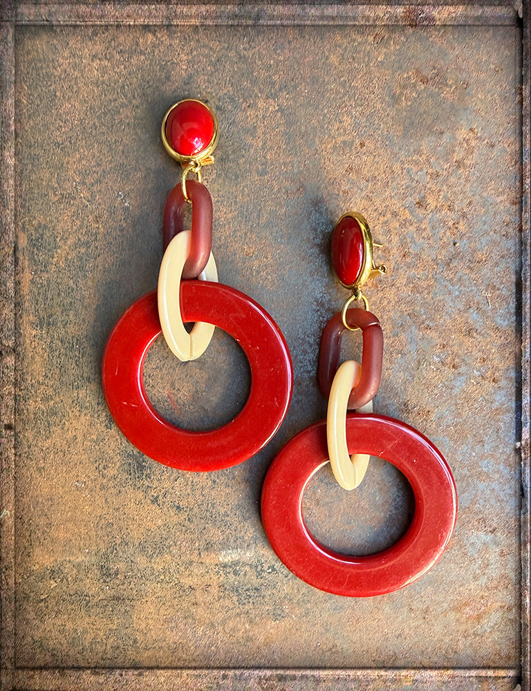 Justwin Statement-Ohrringe Rot Beige Resin-Ringe Vergoldet 10,8 cm lang