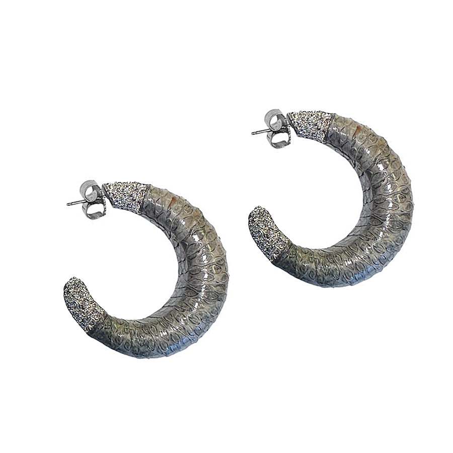KMO Paris Creolen Leder Snake-Print Grau Kamelit Seitlich