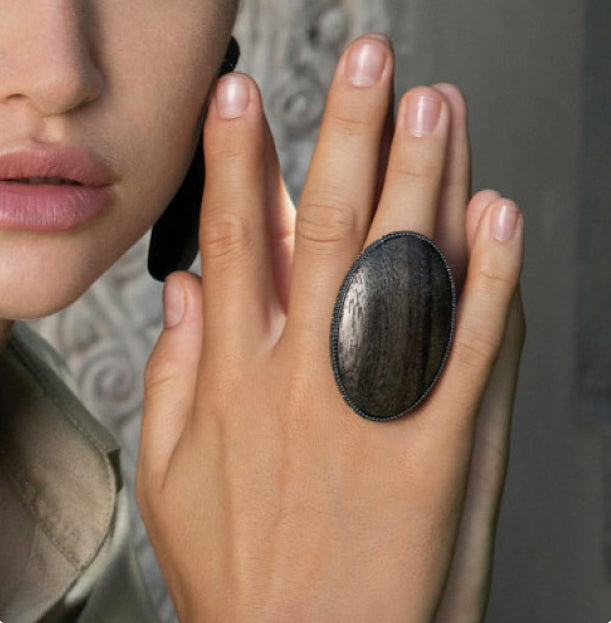 KMO Paris Statement-Ring Holz Kamelit Model