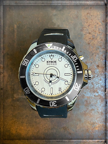 KYBOE XXL Uhr Giant Den Haag 55 mm Zifferblatt Weiß Silikonarmband Schwarz LED-Lichtbeleuchtung