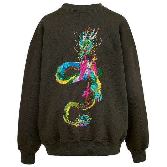 Les Tricots d'O Sweatshirt Dunkel Olivgrün Bunte Drachen-Stickerei auf der Rückseite Rundhals Entspannte Passform Rückseite