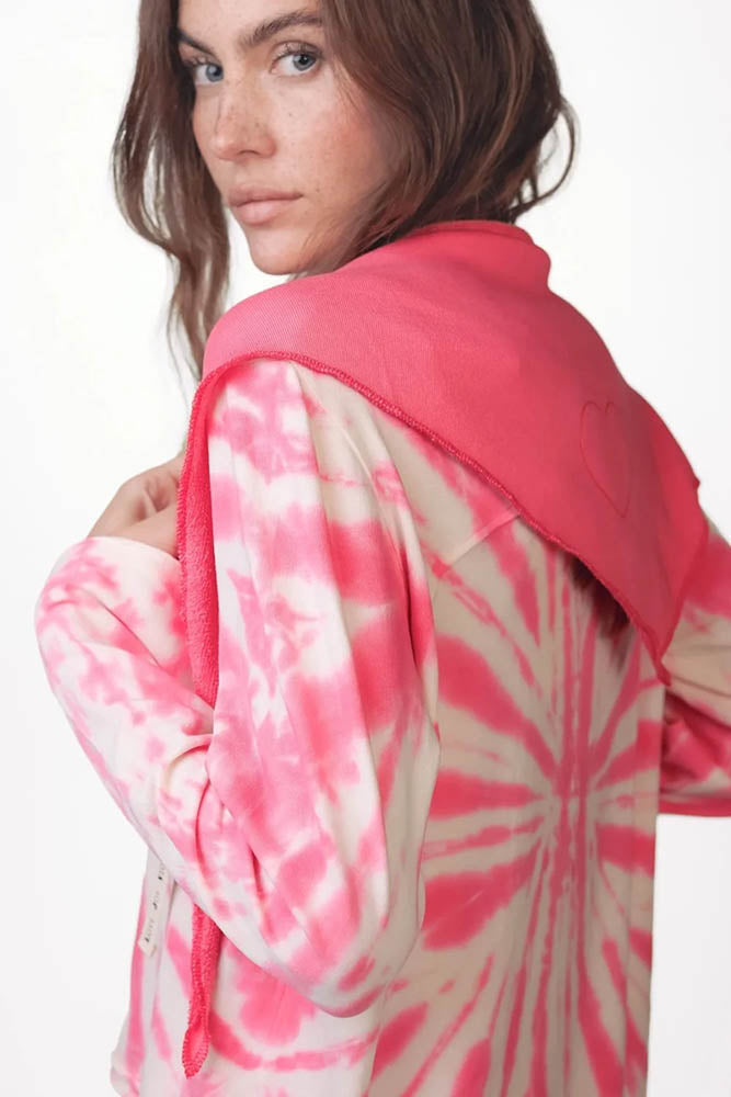 Love Joy Victory Batik-Longsleeve Maybell Rosa Weiß Tie & Dye Relaxed-Fit Model 5