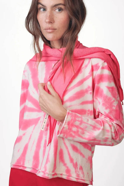 Love Joy Victory Batik-Longsleeve Maybell Rosa Weiß Tie & Dye Relaxed-Fit Model 6