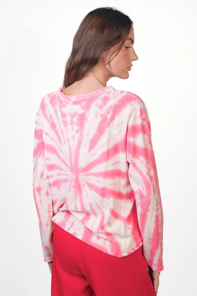 Love Joy Victory Batik-Longsleeve Maybell Rosa Weiß Tie & Dye Relaxed-Fit Model Rückseite