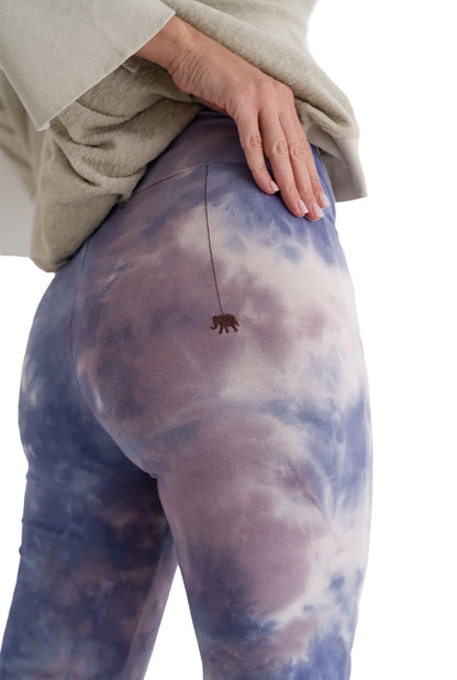 Love Joy Victory Batik Sweatpants Kala Flared Schlaghose Multicolor Bio-Baumwolle Detail 4
