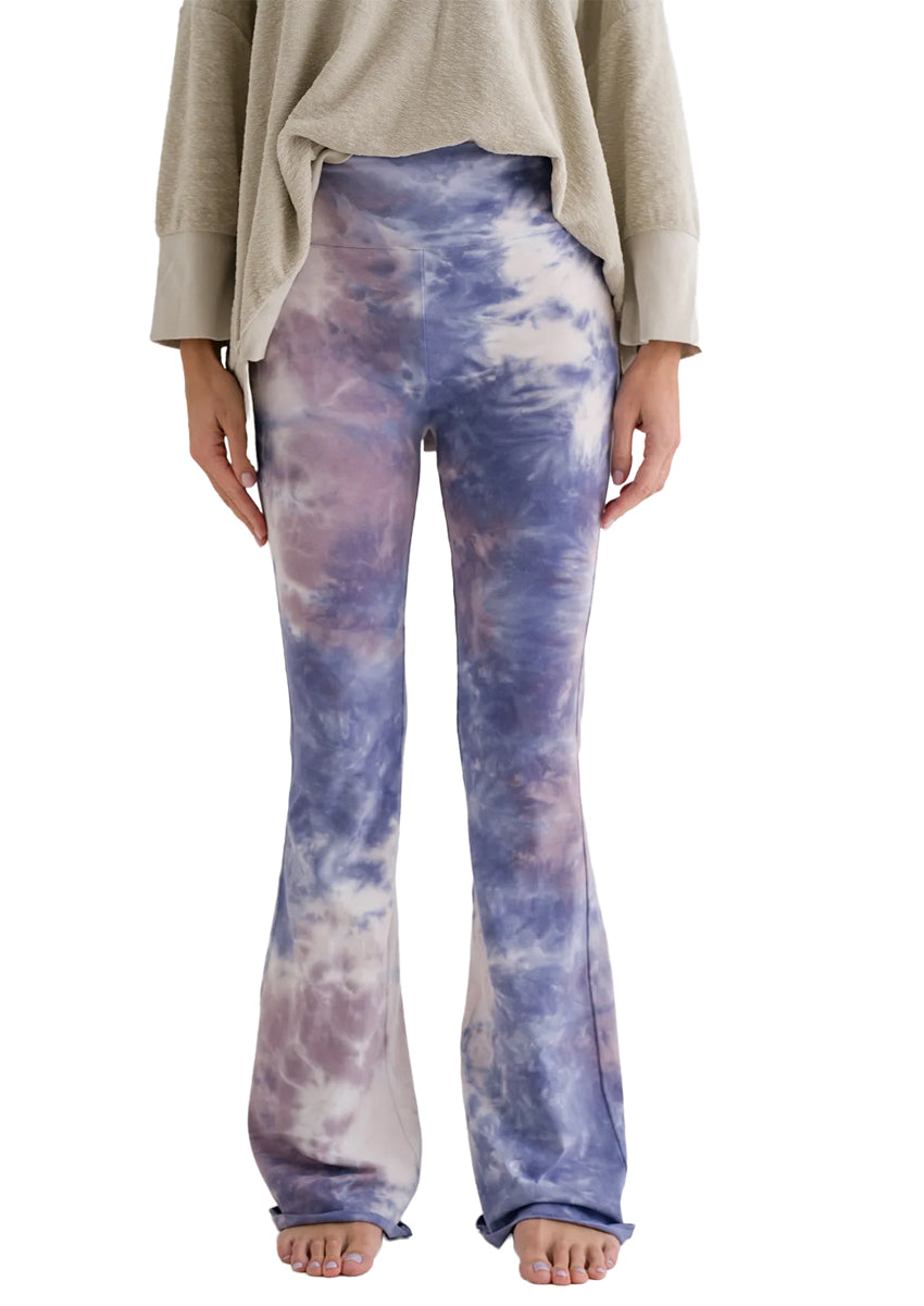 Love Joy Victory Batik Sweatpants Kala Flared Schlaghose Multicolor Lila Bio-Baumwolle