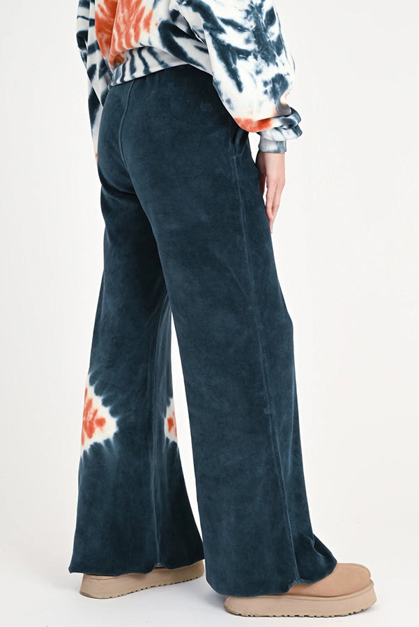 Love Joy Victory Batik Sweathose Luna Samt-Haptik Velvet-Stoff 100% Bio-Baumwolle Dark Sky Relaxed-Fit Elastischer Bund Detail 3