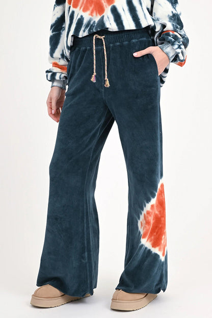 Love Joy Victory Batik Sweathose Luna Samt-Haptik Velvet-Stoff 100% Bio-Baumwolle Dark Sky Relaxed-Fit Elastischer Bund Detail