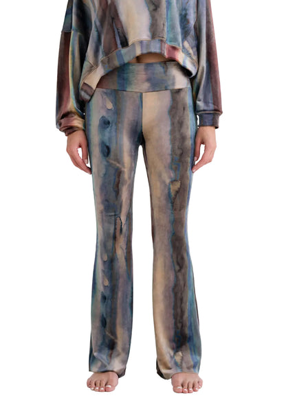 Love Joy Victory Batik Sweatpants Kala Flared Schlaghose Multicolor Velvet-Stoff Samt-Optik Bio-Baumwolle Multicolor Detail 3