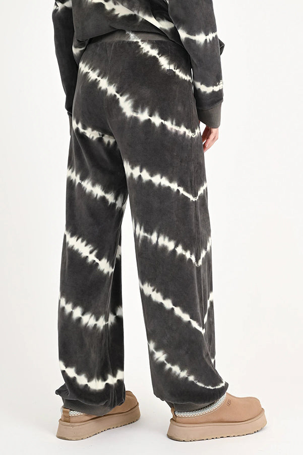 Love Joy Victory Batik Sweatpants Perry Jogger Streifen Samt-Haptik Velvet-Stoff 100% Bio-Baumwolle Relaxed-Fit Detail