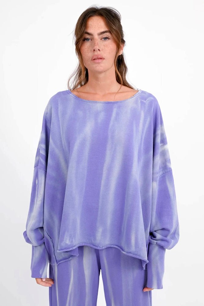 Love Joy Victory Batik Sweatshirt Hilda Oversize Rückenprint Lila Iris Blue Model 1