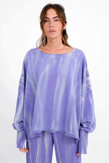 Love Joy Victory Batik Sweatshirt Hilda Oversize Rückenprint Lila Iris Blue Model 1