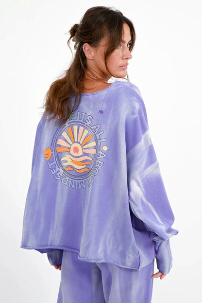 Love Joy Victory Batik Sweatshirt Hilda Oversize Rückenprint Lila Iris Blue Model 2