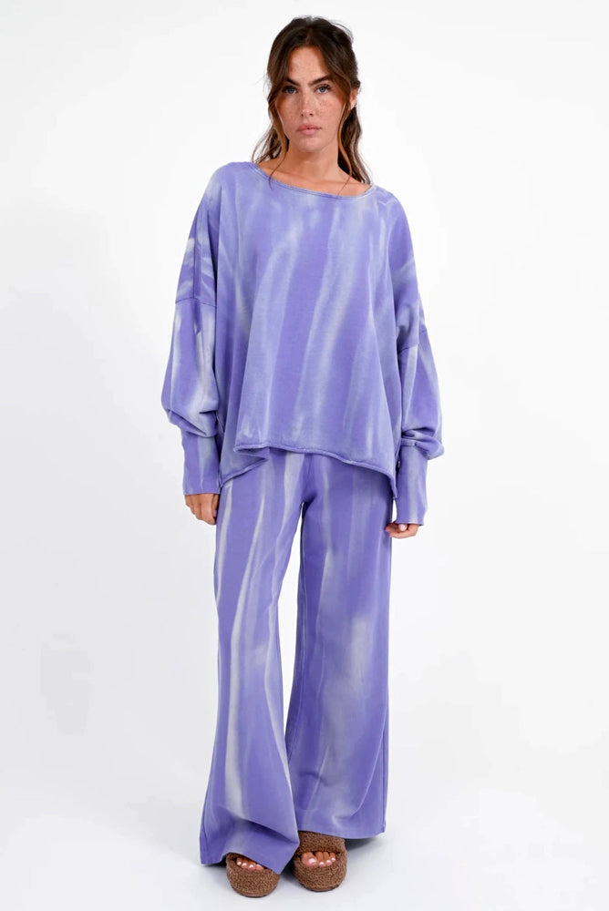 Love Joy Victory Batik Sweatshirt Hilda Oversize Rückenprint Lila Iris Blue Model 6