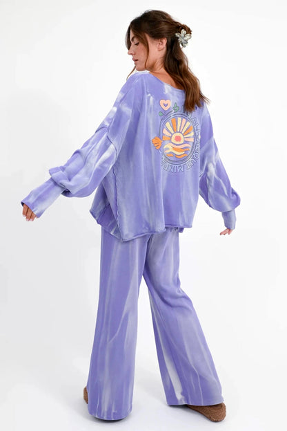 Love Joy Victory Batik Sweatshirt Hilda Oversize Rückenprint Lila Iris Blue Model 7