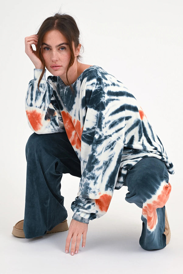 Love Joy Victory Batik Sweatshirt Lulu Samt-Haptik 100% Bio-Baumwolle Oversize Multicolor Model 8