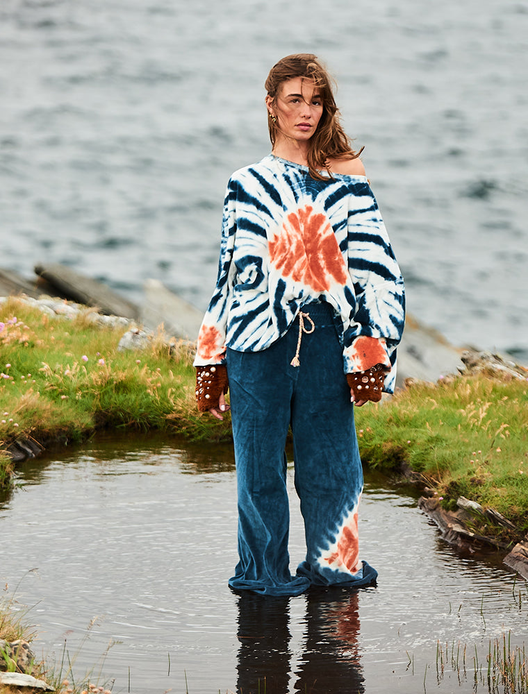 Love Joy Victory Batik Sweatshirt Lulu Samt-Haptik 100% Bio-Baumwolle Oversize Multicolor Model 9