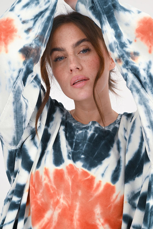 Love Joy Victory Batik Sweatshirt Lulu Samt-Haptik 100% Bio-Baumwolle Oversize Multicolor Model