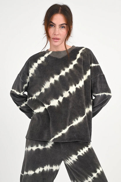 Love Joy Victory Batik Sweatshirt Wayne Streifen Samt-Haptik Velvet-Stoff 100% Bio-Baumwolle Casual-Fit
Model