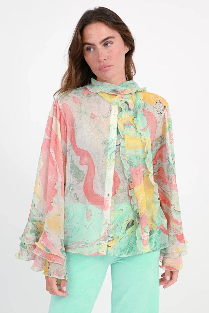 Love Joy Victory Bluse Kaloa Viskose Multicolor Pastelltöne Rüschen-Details-Model-1