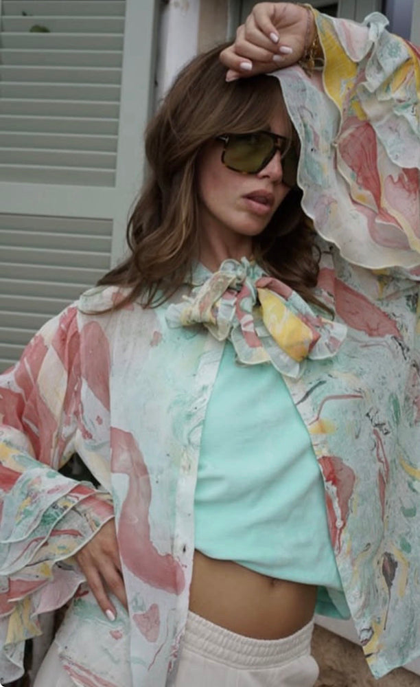 Love Joy Victory Bluse Kaloa Viskose Multicolor Pastelltöne Rüschen-Details-Model-10